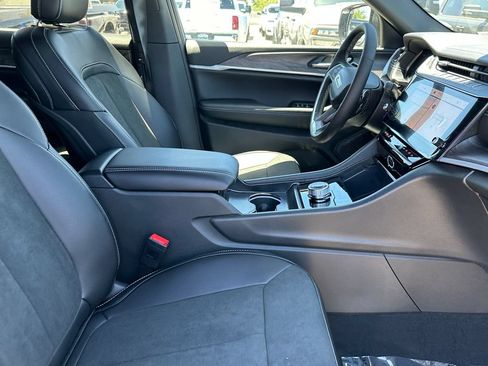 New 2026 Jeep Grand Cherokee L 2WD image 17