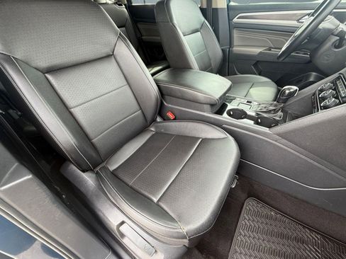 Used 2023 Volkswagen Atlas SE w/ Black Wheel Package image 18