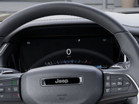 New 2025 Jeep Grand Cherokee Limited w/ Black Appearance Package image 18