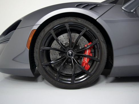 Used 2023 McLaren Artura image 39