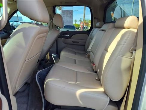 Used 2012 Chevrolet Avalanche LTZ image 7