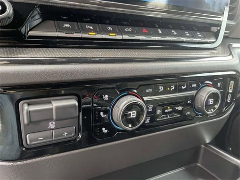 Used 2024 Chevrolet Silverado 1500 ZR2 w/ Dark Appearance Package image 24