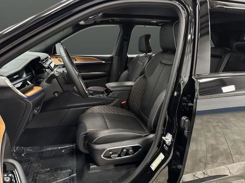 Used 2025 Jeep Grand Cherokee Summit w/ Obsidian Package image 4