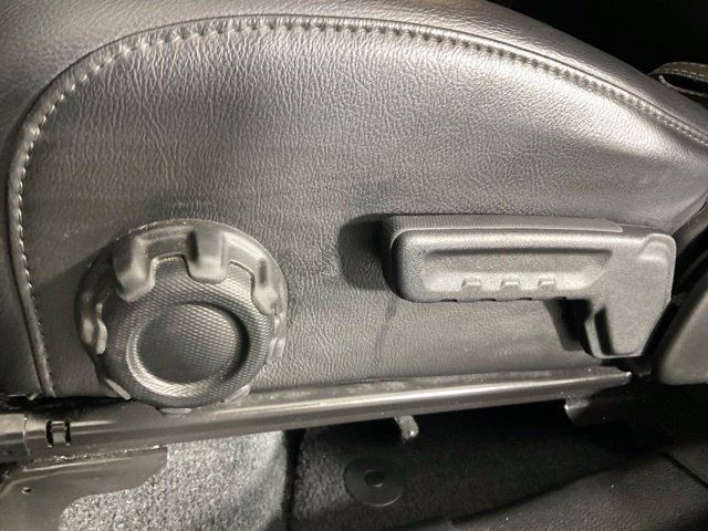 Used 2022 Jeep Wrangler Unlimited Sahara w/ Cold Weather Group AWD/4WD image 23