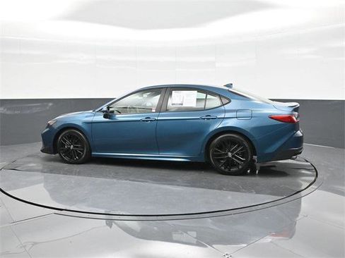 Certified 2025 Toyota Camry SE image 5