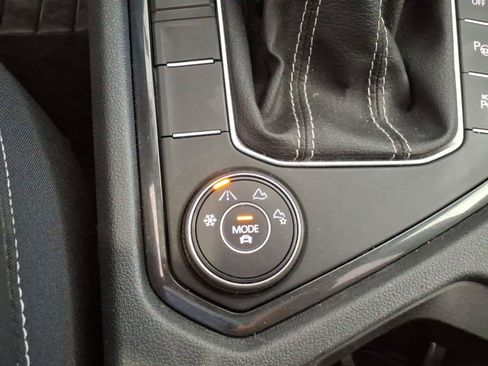 Used 2022 Volkswagen Tiguan SEL R-Line AWD/4WD image 29