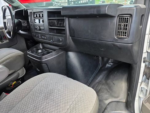 Used 2018 Chevrolet Express 2500 2500 3dr Cargo Van w/ Safety Package image 18