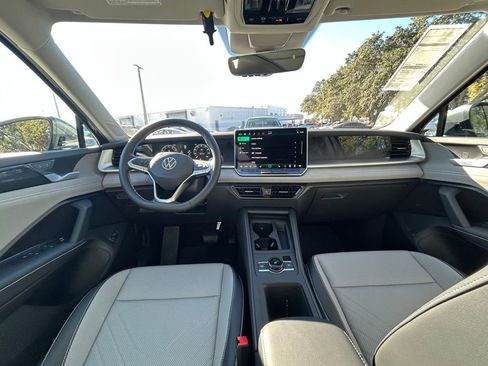 New 2026 Volkswagen Tiguan SE FWD image 10