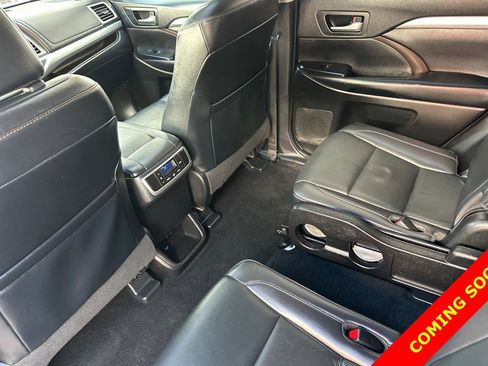 Used 2019 Toyota Highlander XLE image 12