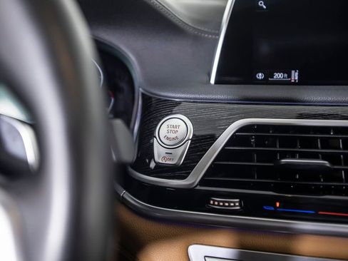 Used 2021 BMW 740i w/ M Sport Package image 42