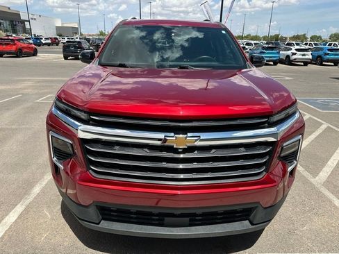Used 2025 Chevrolet Traverse LT w/ Sun and Wheel Package FWD image 7