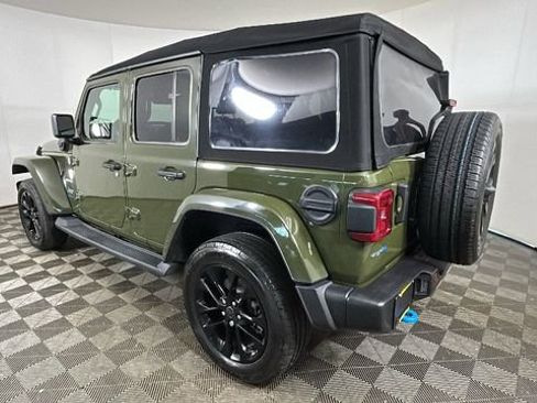 Used 2024 Jeep Wrangler Unlimited Sahara w/ Technology Group AWD/4WD image 5