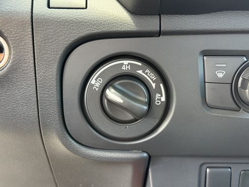 Used 2025 Nissan Frontier PRO-4X AWD/4WD image 25