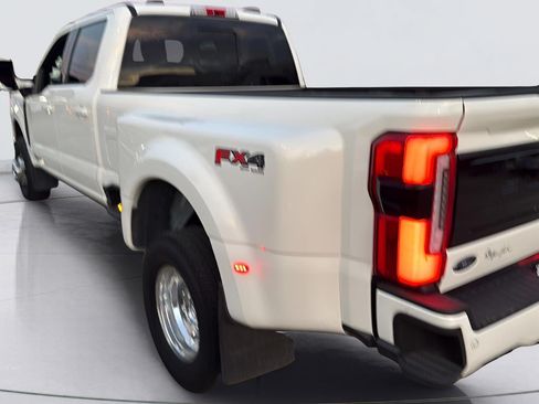 Used 2025 Ford F350 Platinum w/ FX4 Off-Road Package AWD/4WD image 6