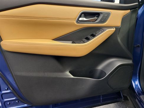 Used 2021 Nissan Rogue Platinum image 16