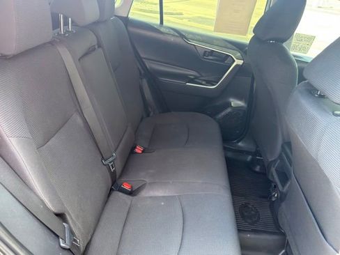 Used 2019 Toyota RAV4 LE AWD/4WD image 25