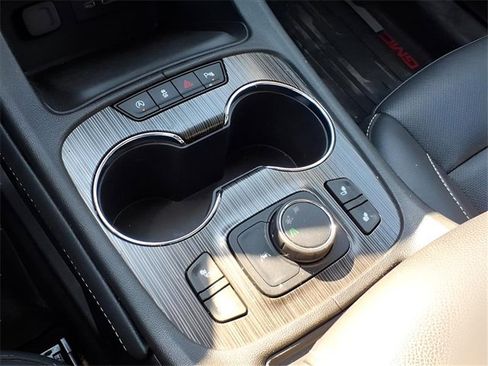 Used 2023 GMC Acadia SLT w/ LPO, Floor Liner Package image 11