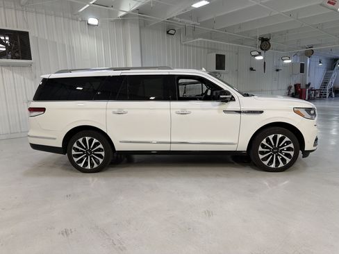 Used 2024 Lincoln Navigator L Reserve image 6