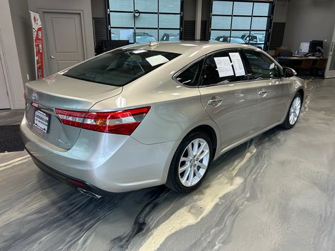 Used 2013 Toyota Avalon Limited w/ Technology Pkg FWD image 28
