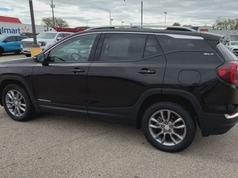 Used 2022 GMC Terrain SLT w/ Tech Package AWD/4WD image 9