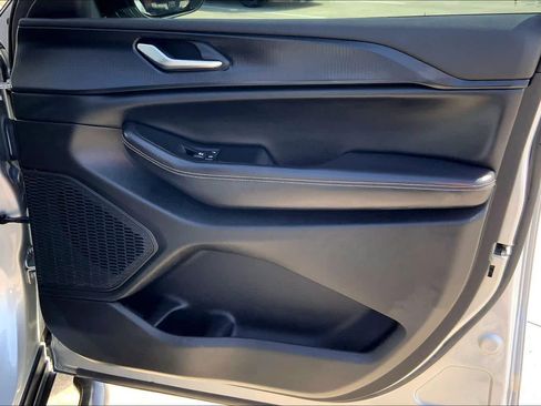 Used 2023 Jeep Grand Cherokee L Laredo image 23