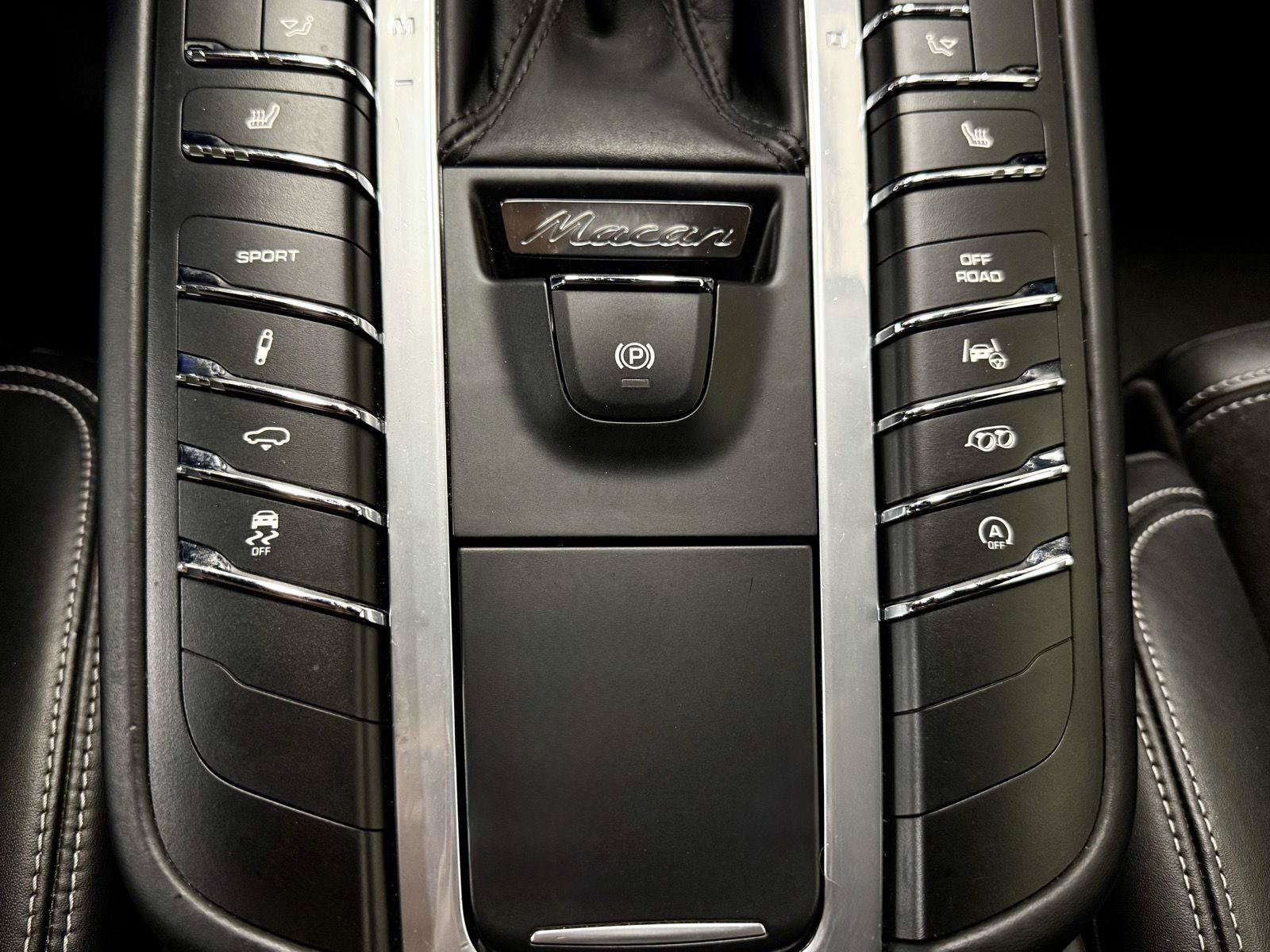 Used 2018 Porsche Macan GTS AWD/4WD image 29