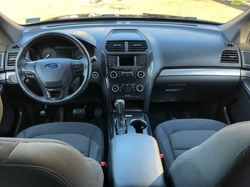 Used 2019 Ford Explorer XLT image 17