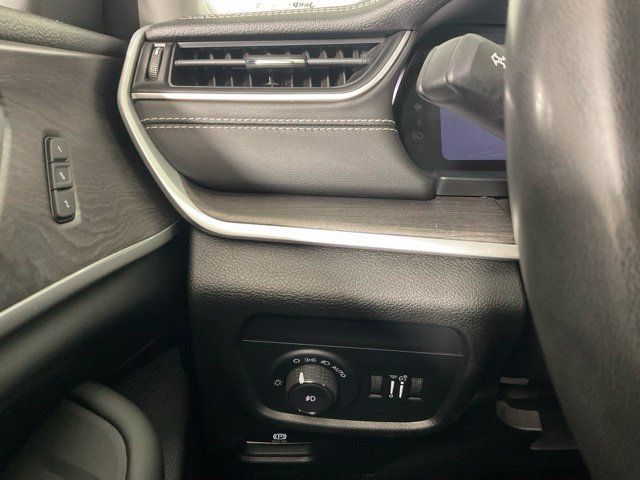 Used 2023 Jeep Grand Cherokee L Limited AWD/4WD image 18