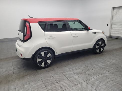Used 2019 Kia Soul + image 10