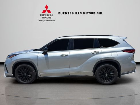Used 2023 Toyota Highlander XSE AWD/4WD image 8