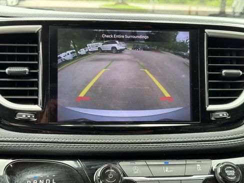 Used 2022 Chrysler Pacifica Touring-L FWD image 32