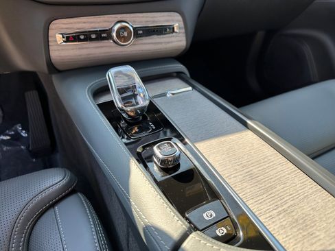 Certified 2024 Volvo XC90 T8 Ultimate w/ Lounge Package image 12