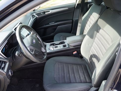 Used 2020 Ford Fusion SE AWD/4WD image 4