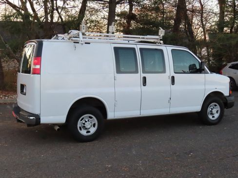 Used 2015 Chevrolet Express 2500 image 5