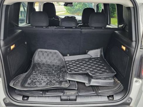 Used 2015 Jeep Renegade Latitude FWD image 17