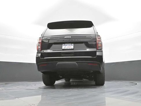Used 2024 Chevrolet Suburban Z71 w/ Luxury Package image 40