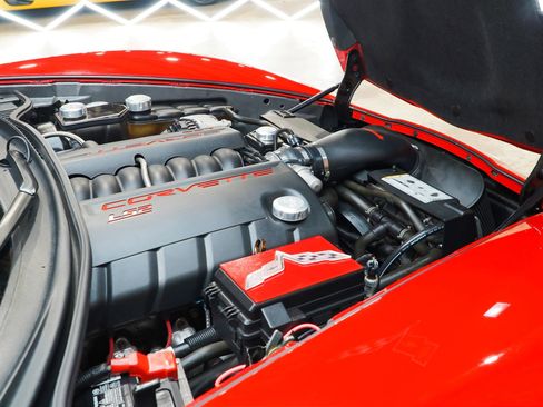 Used 2006 Chevrolet Corvette Coupe w/ Preferred Equipment Group RWD image 31