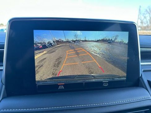 Used 2024 GMC Yukon XL SLT image 50