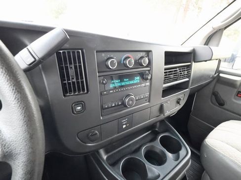 Used 2015 Chevrolet Express 3500 Extended image 11