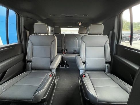 New 2025 Chevrolet Suburban Premier image 34