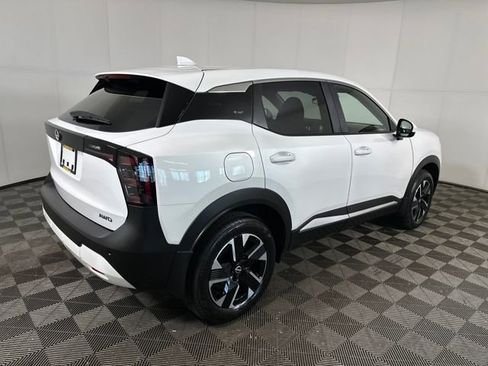 Certified 2025 Nissan Kicks SV image 3