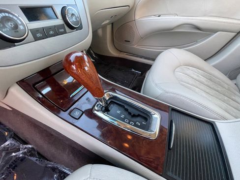 Used 2011 Buick Lucerne Super image 21