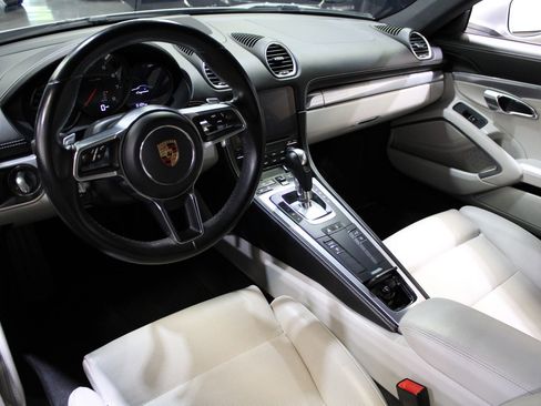 Used 2018 Porsche 718 Cayman RWD image 20
