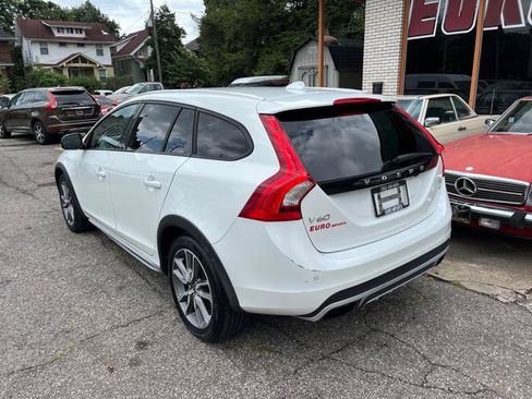 Used 2016 Volvo V60 T5 Cross Country w/ Convenience Package AWD/4WD image 5