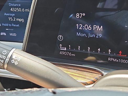 Certified 2023 Cadillac Escalade ESV Premium Luxury AWD/4WD image 21