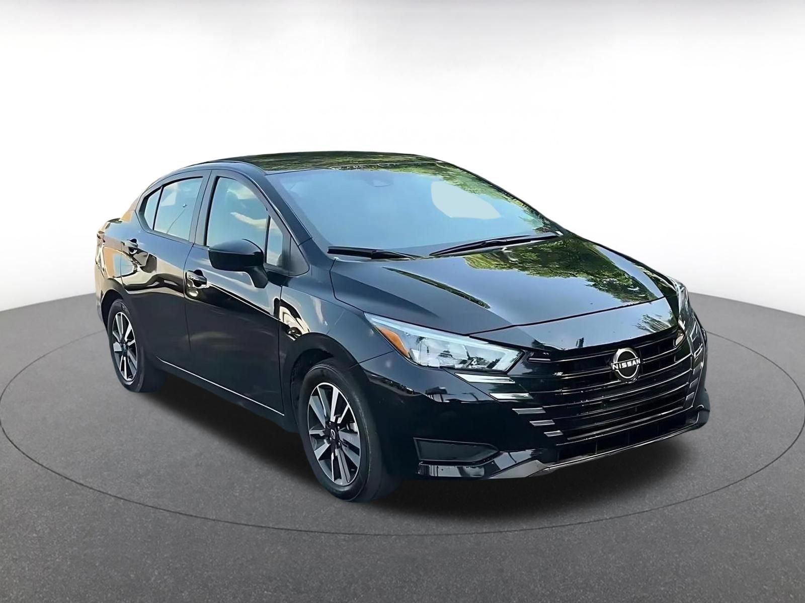 Used 2025 Nissan Versa SV FWD image 2