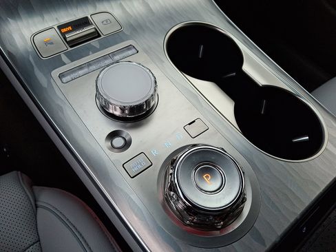 Certified 2026 Genesis Electrified GV70 image 22