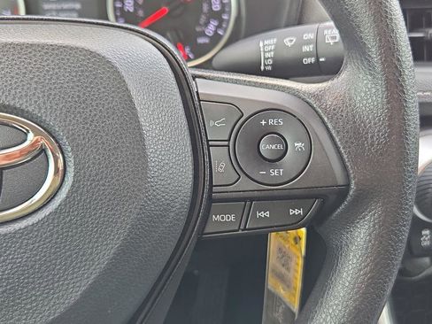 Used 2022 Toyota RAV4 LE image 23