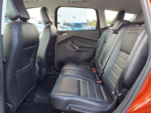 Used 2019 Ford Escape Titanium w/ U9j03 - Titanium Tow Package AWD/4WD image 9