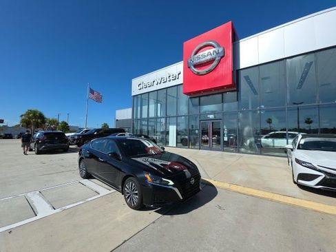 Used 2023 Nissan Altima 2.5 SV image 1